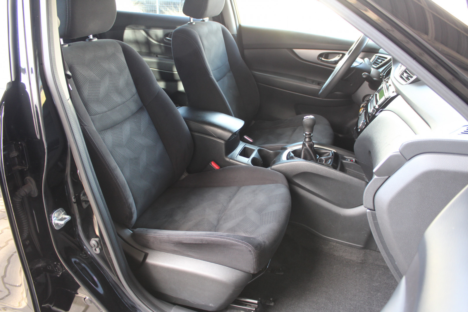 Nissan X-Trail – 1.6/130KM manualna skrzynia , tempomat , niski przebieg , FV23%