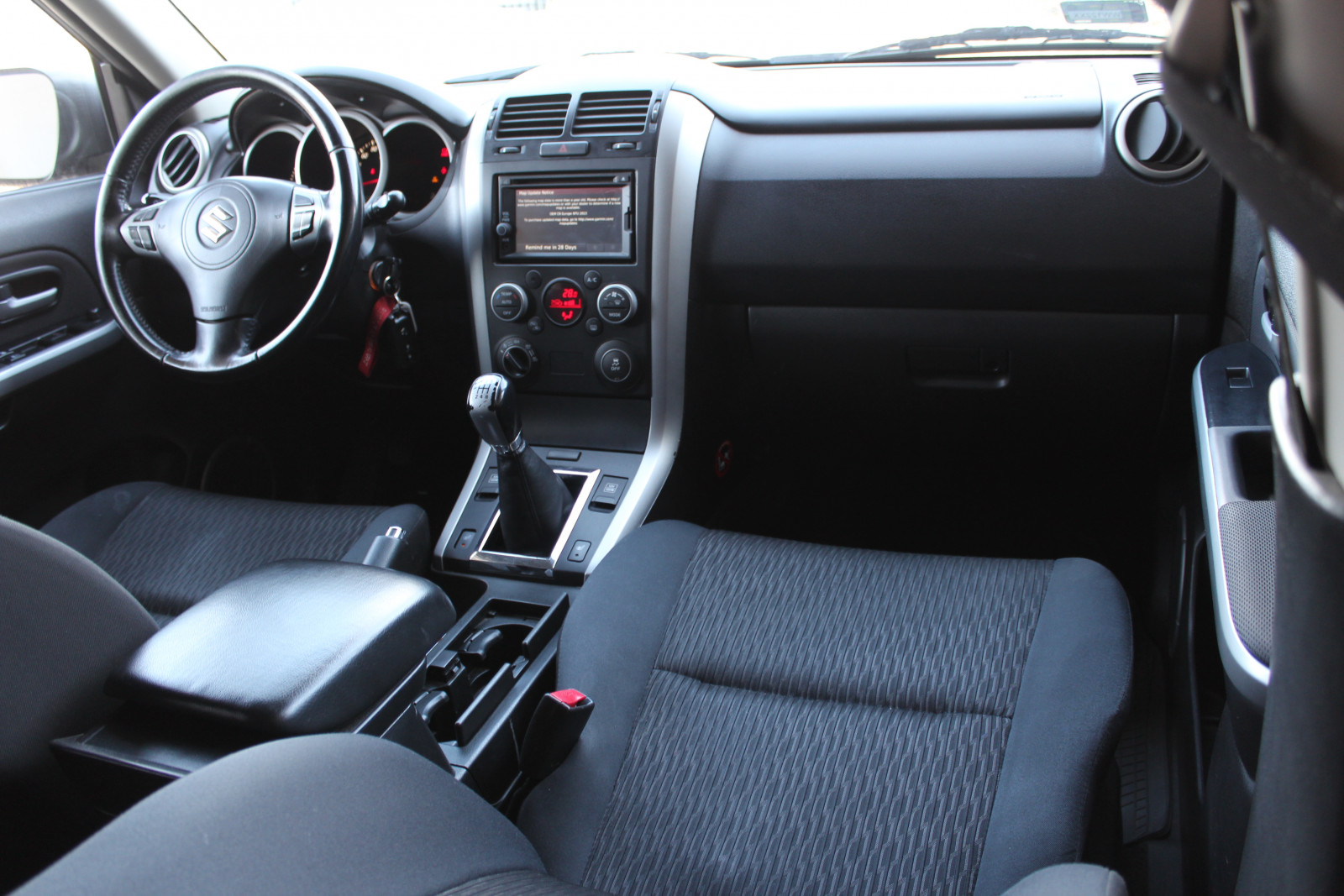 Suzuki Grand Vitara – 1.9/130KM 4×4 , premium , progi ozdobne , FV23%