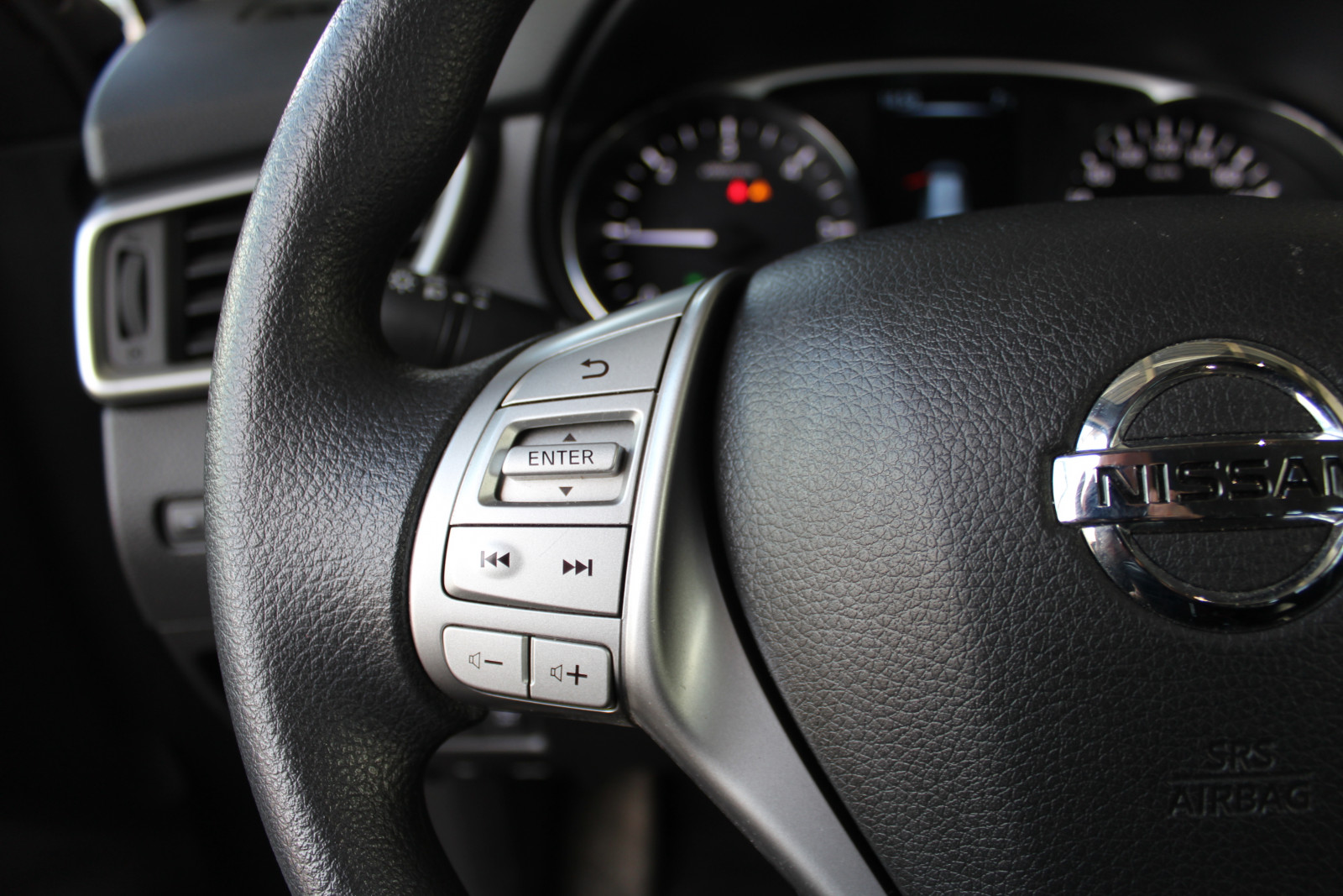 Nissan X-Trail – 1.6/130KM manualna skrzynia , tempomat , niski przebieg , FV23%