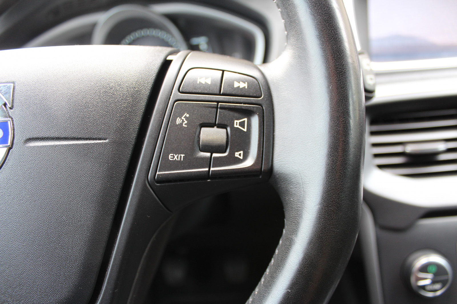 Volvo V40 – 2.0/150KM D3 , blis , kamera cofania , sam parkuje