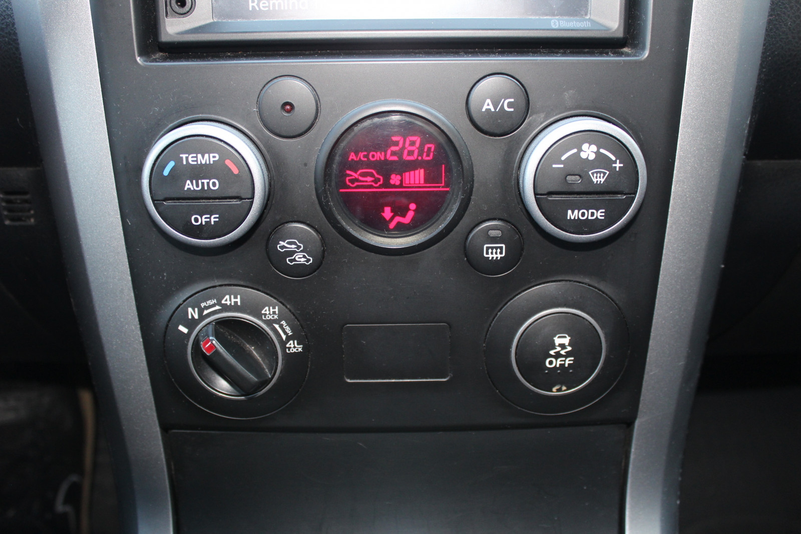 Suzuki Grand Vitara – 1.9/130KM 4×4 , premium , progi ozdobne , FV23%