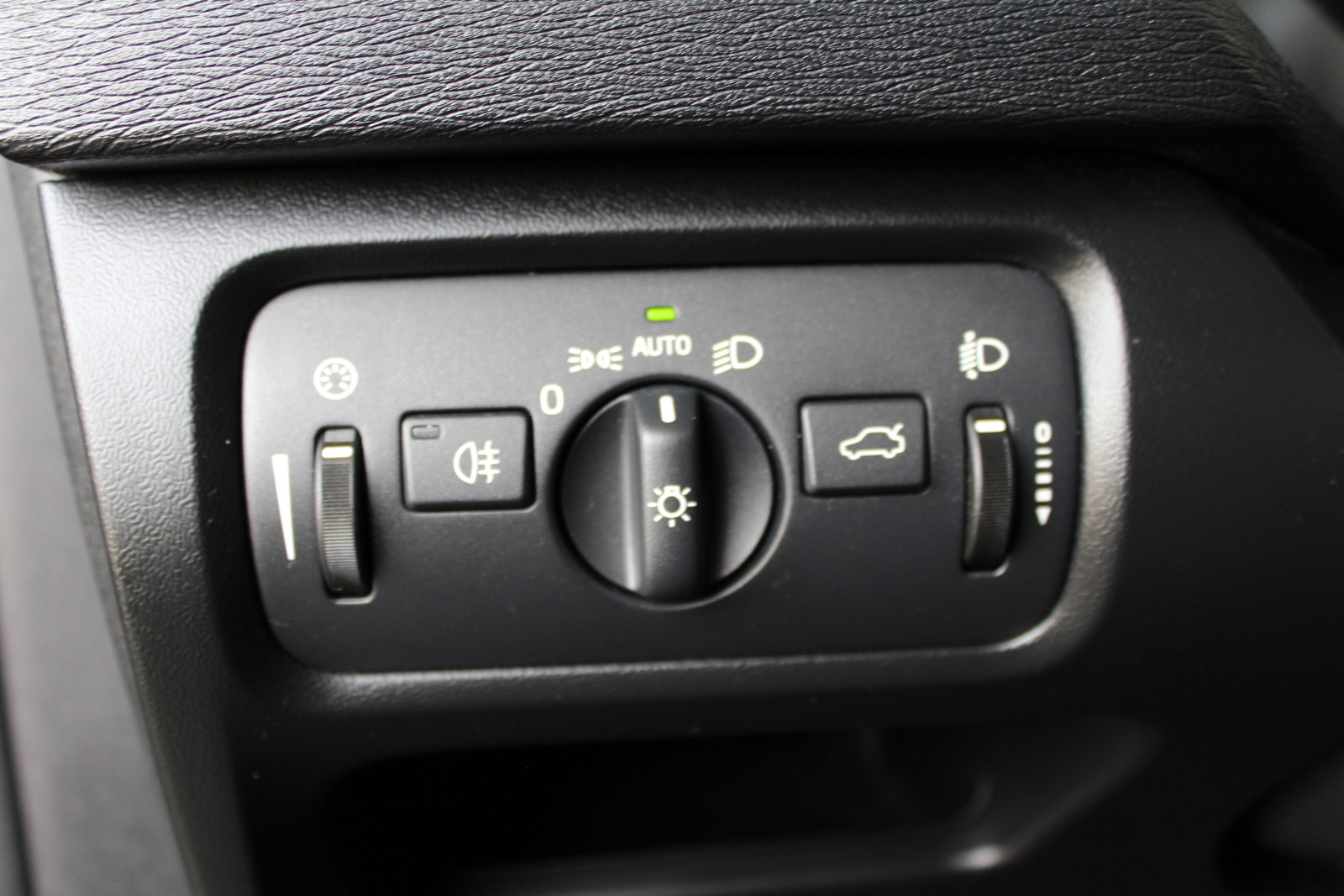 Volvo V40 – 2.0/150KM D3 , blis , kamera cofania , sam parkuje