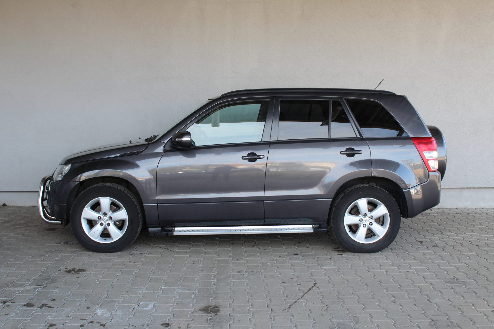Suzuki Grand Vitara – 1.9/130KM 4×4 , premium , progi ozdobne , FV23%