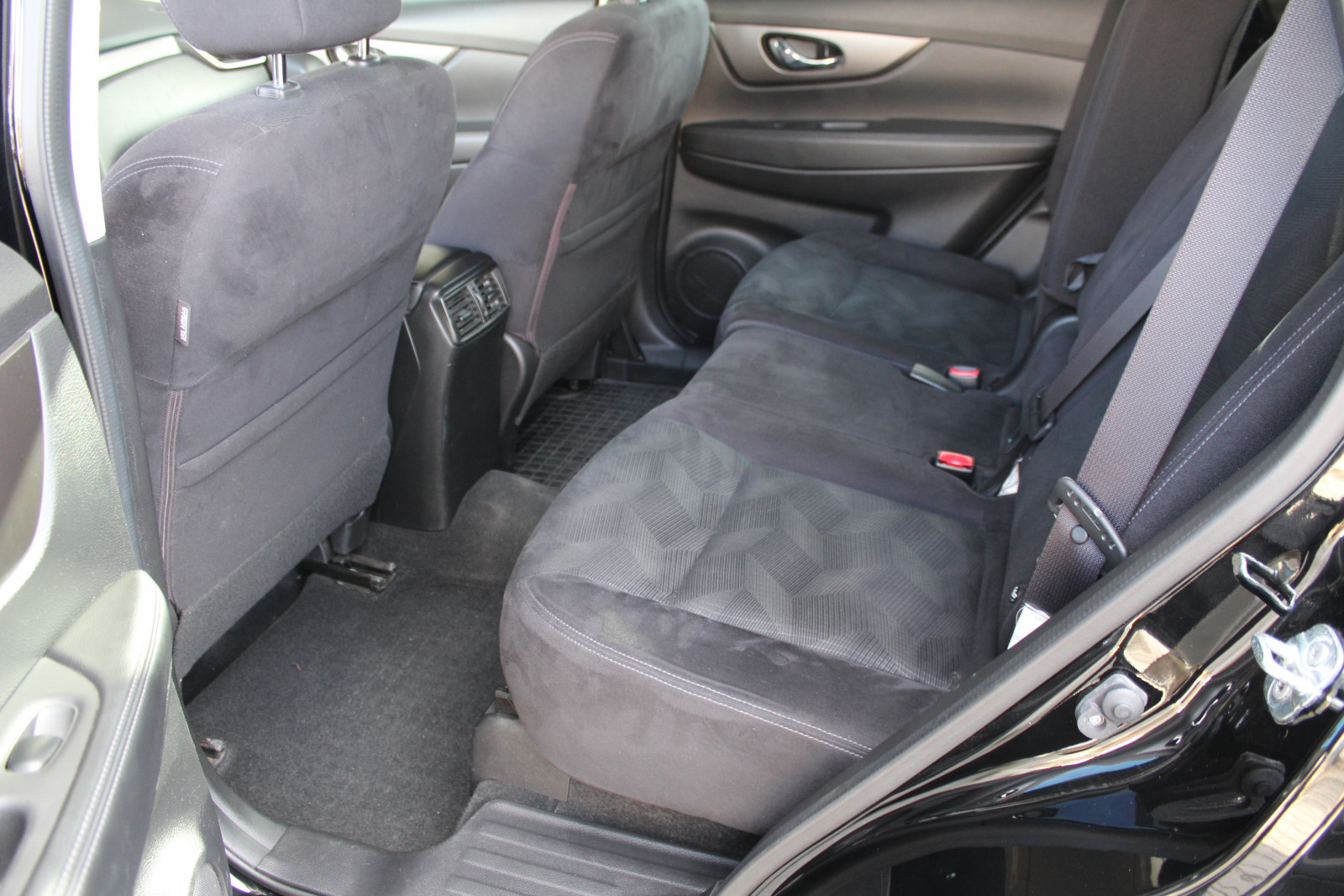 Nissan X-Trail – 1.6/130KM manualna skrzynia , tempomat , niski przebieg , FV23%