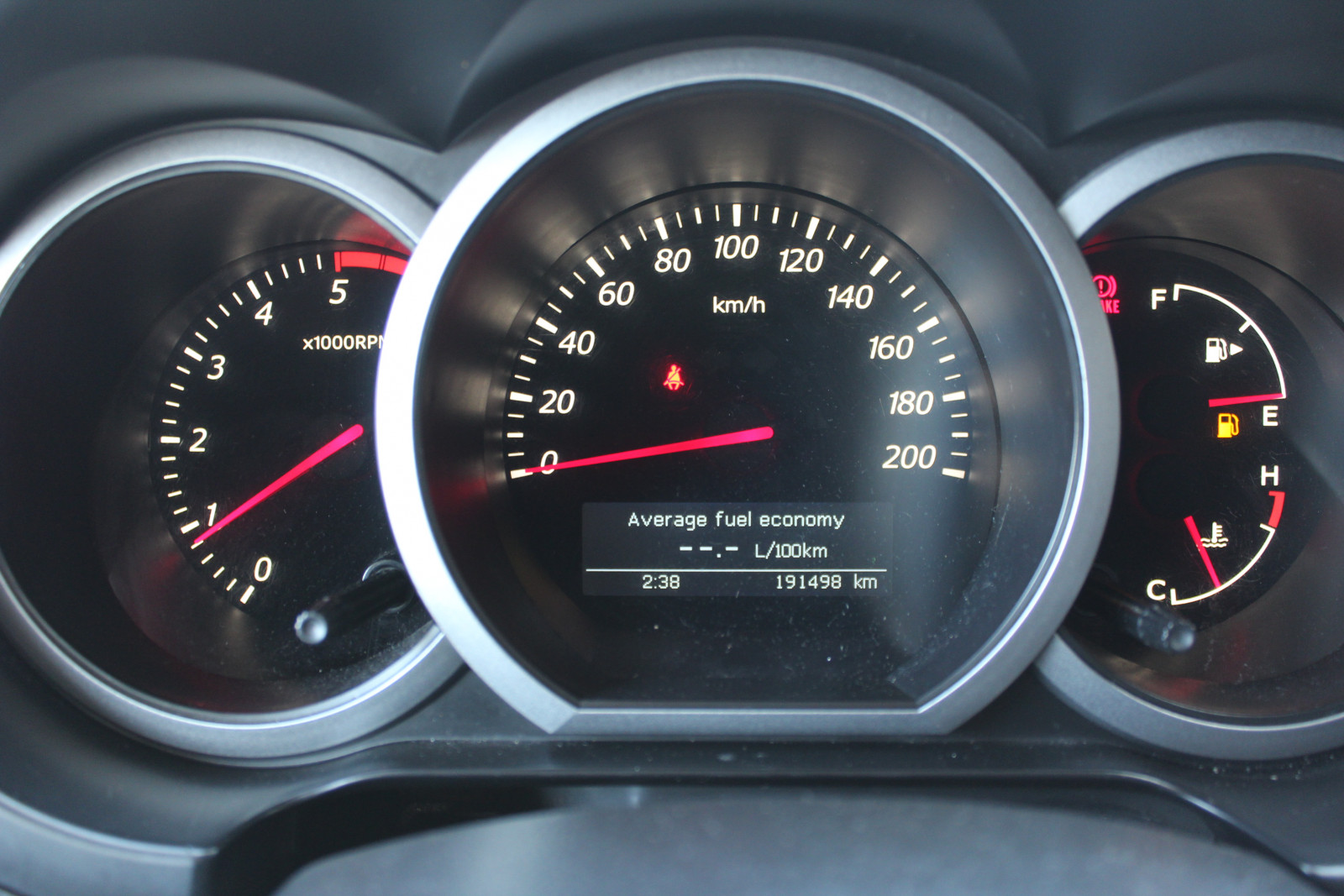 Suzuki Grand Vitara – 1.9/130KM 4×4 , premium , progi ozdobne , FV23%