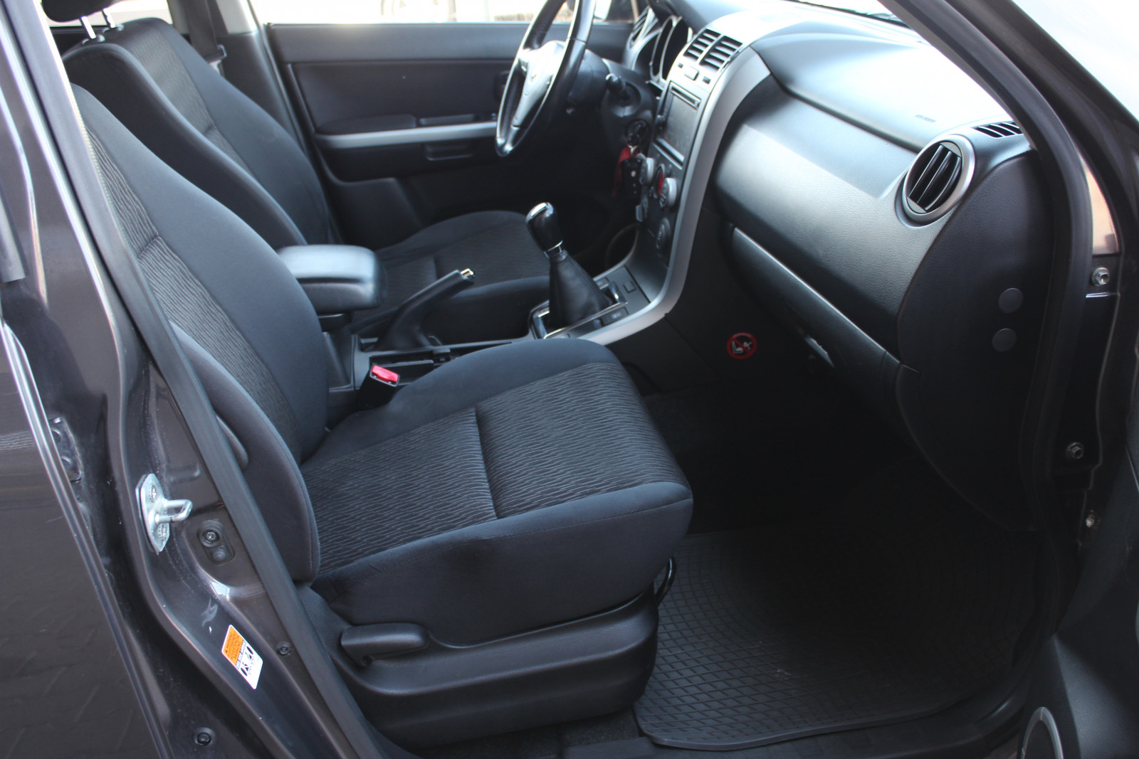 Suzuki Grand Vitara – 1.9/130KM 4×4 , premium , progi ozdobne , FV23%