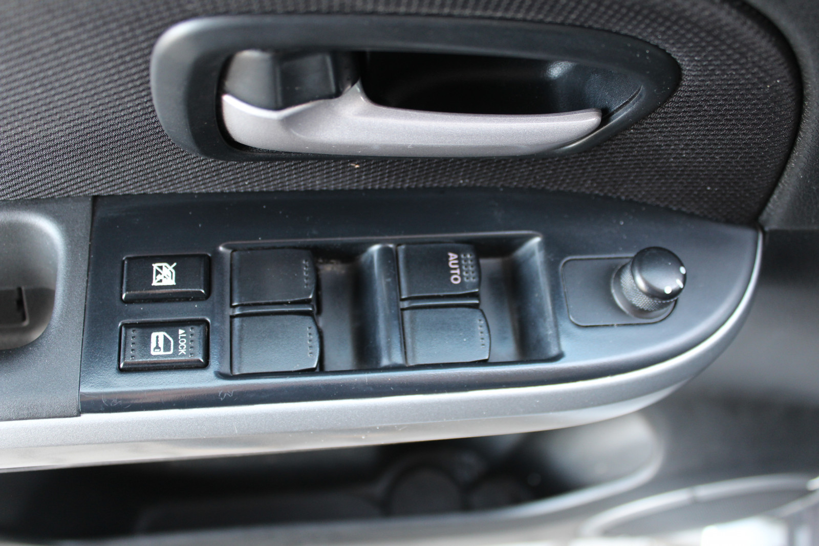 Suzuki Grand Vitara – 1.9/130KM 4×4 , premium , progi ozdobne , FV23%