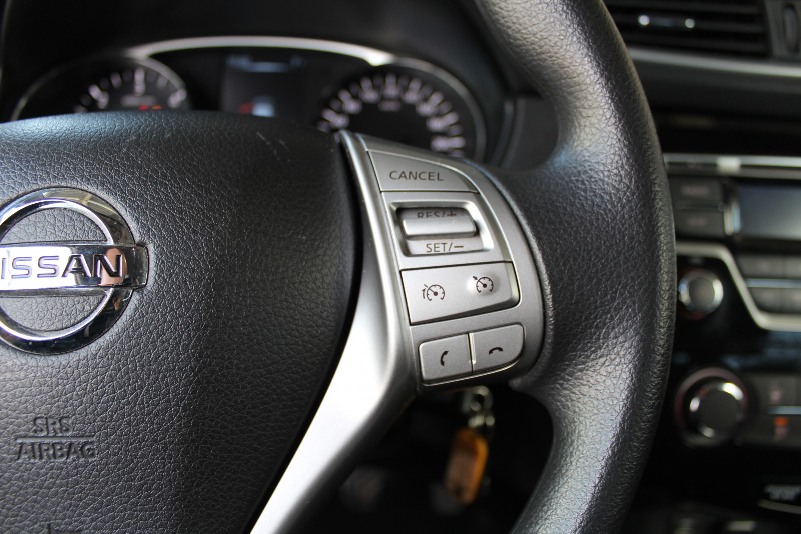 Nissan X-Trail – 1.6/130KM manualna skrzynia , tempomat , niski przebieg , FV23%