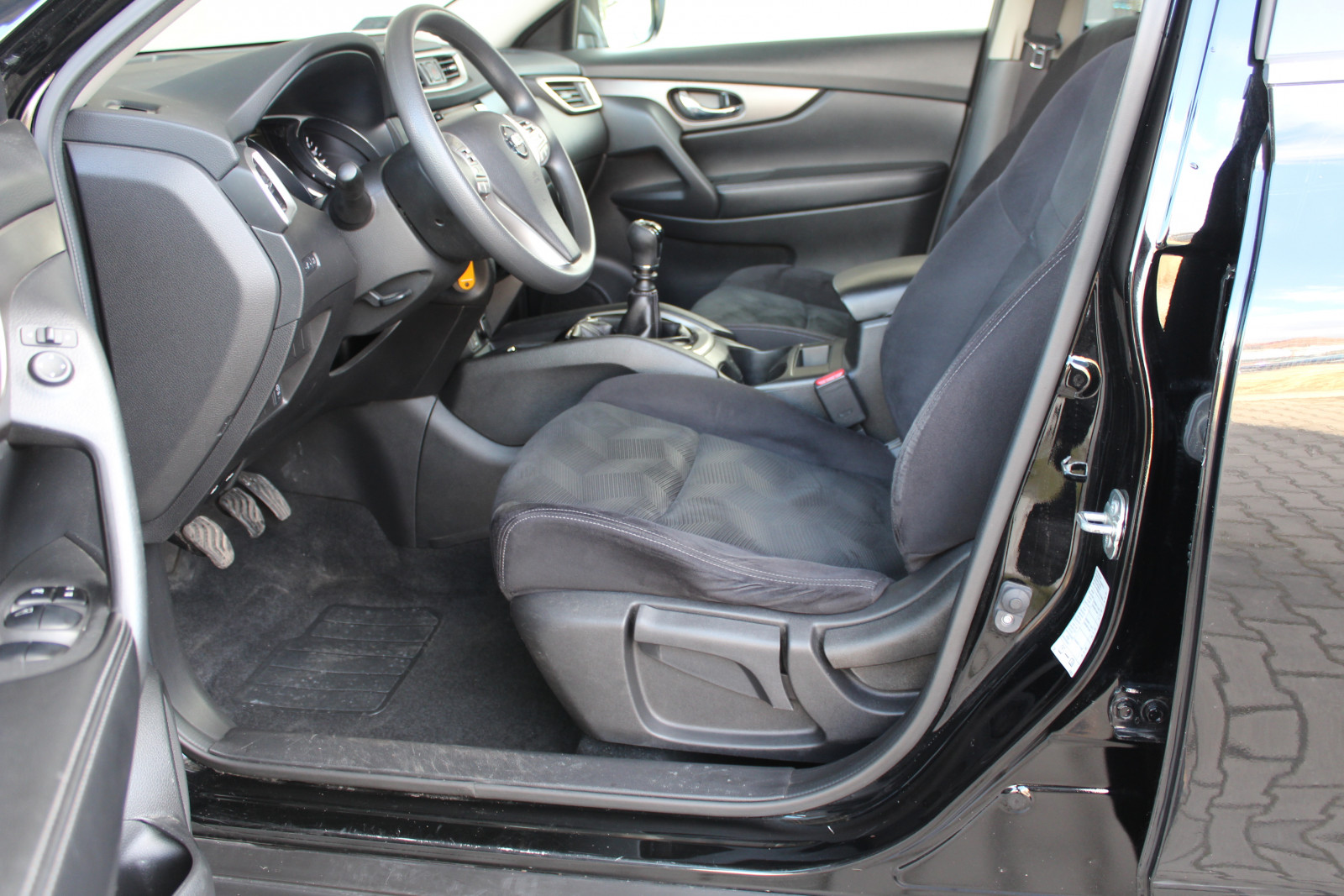 Nissan X-Trail – 1.6/130KM manualna skrzynia , tempomat , niski przebieg , FV23%