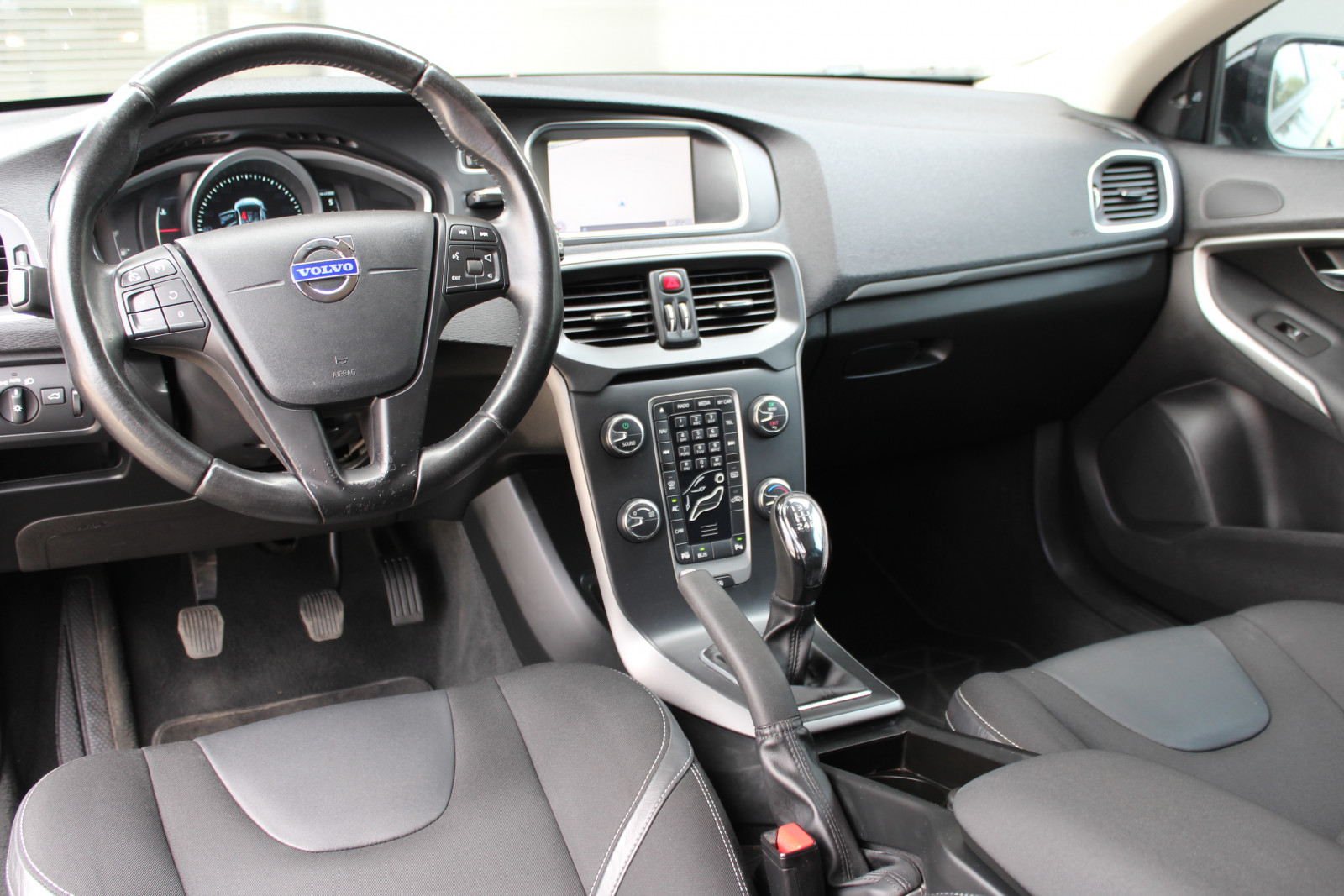 Volvo V40 – 2.0/150KM D3 , blis , kamera cofania , sam parkuje