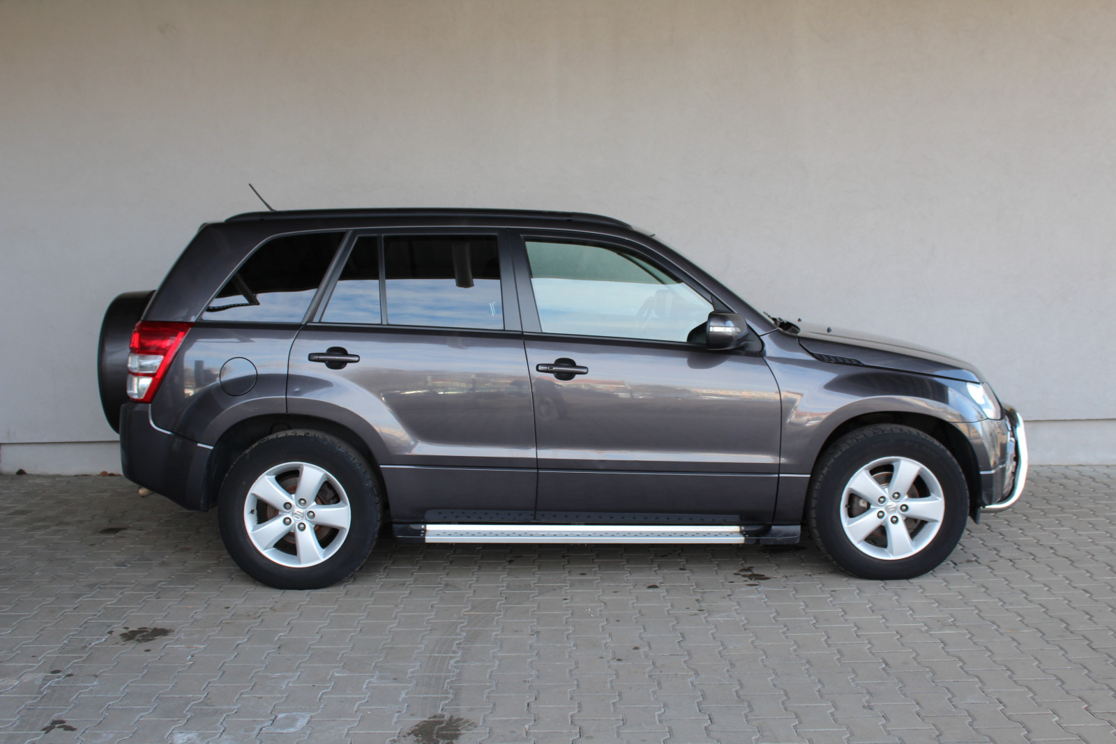 Suzuki Grand Vitara – 1.9/130KM 4×4 , premium , progi ozdobne , FV23%
