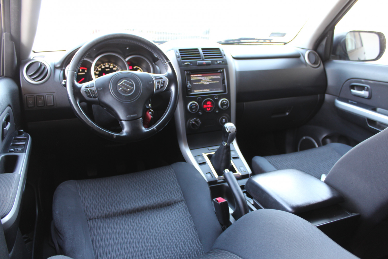 Suzuki Grand Vitara – 1.9/130KM 4×4 , premium , progi ozdobne , FV23%