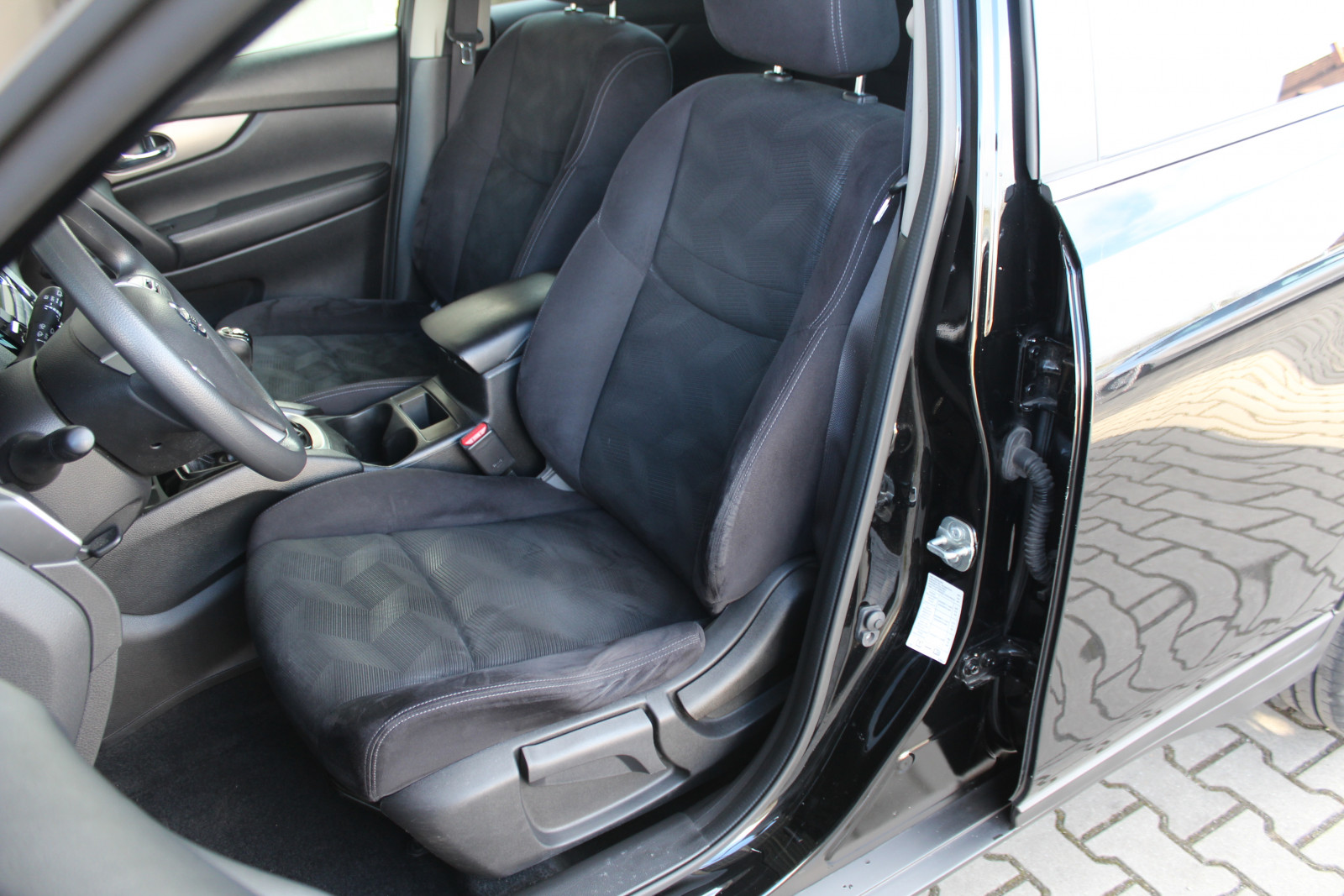 Nissan X-Trail – 1.6/130KM manualna skrzynia , tempomat , niski przebieg , FV23%