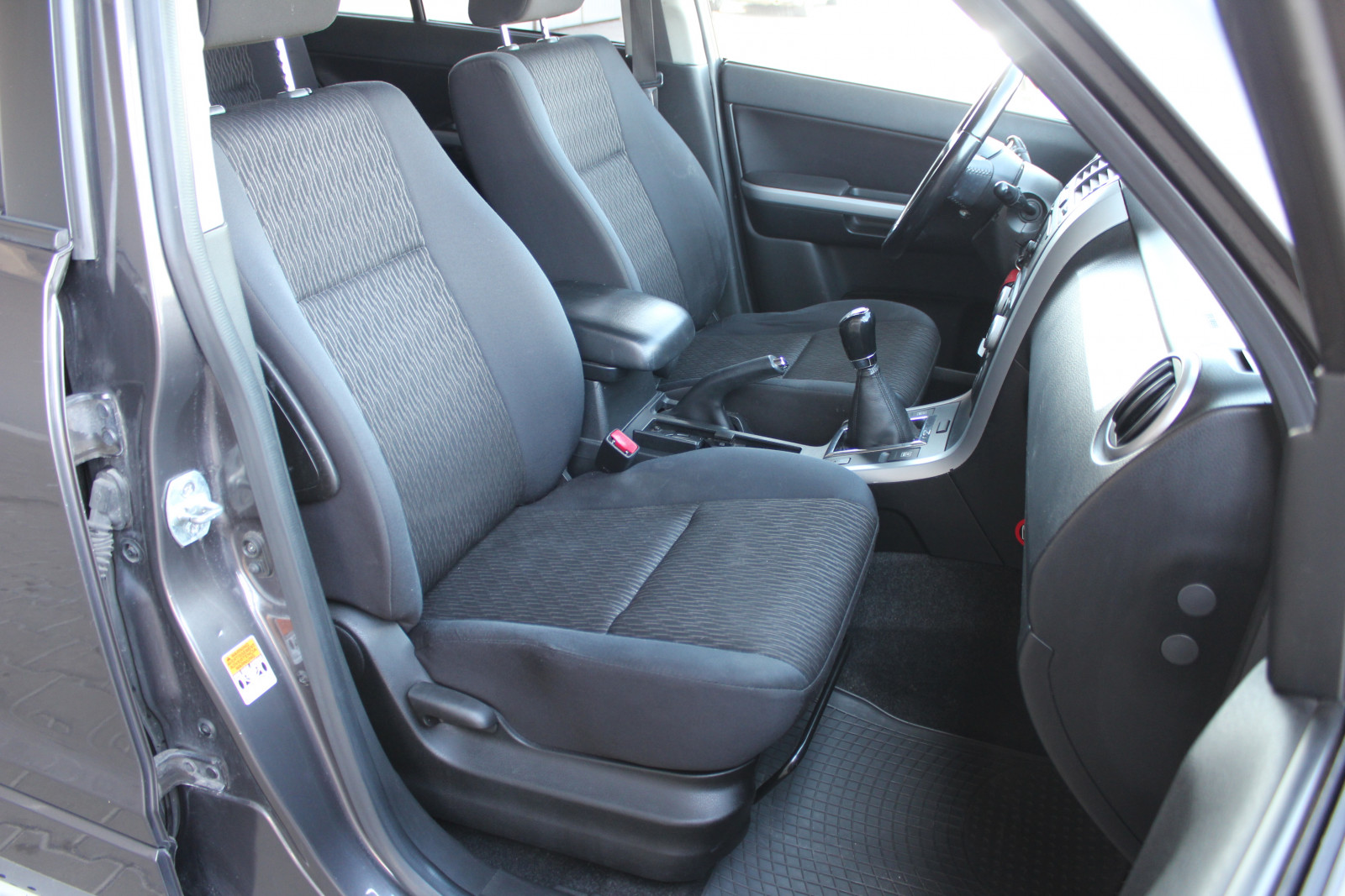 Suzuki Grand Vitara – 1.9/130KM 4×4 , premium , progi ozdobne , FV23%