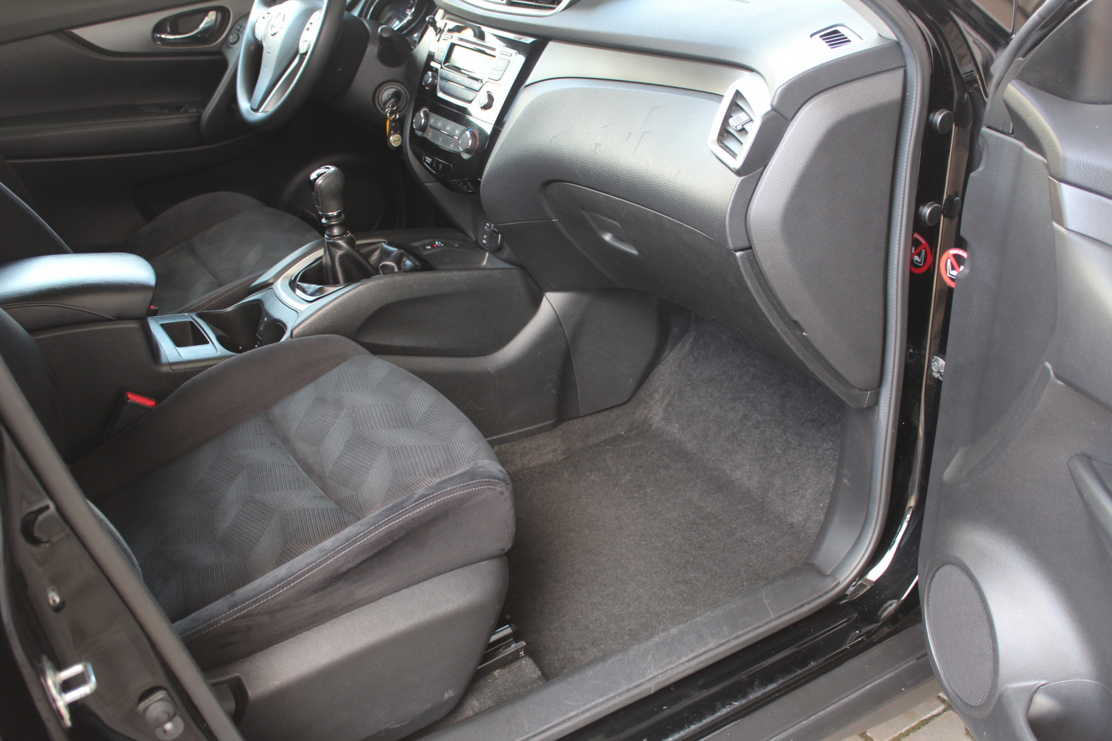 Nissan X-Trail – 1.6/130KM manualna skrzynia , tempomat , niski przebieg , FV23%