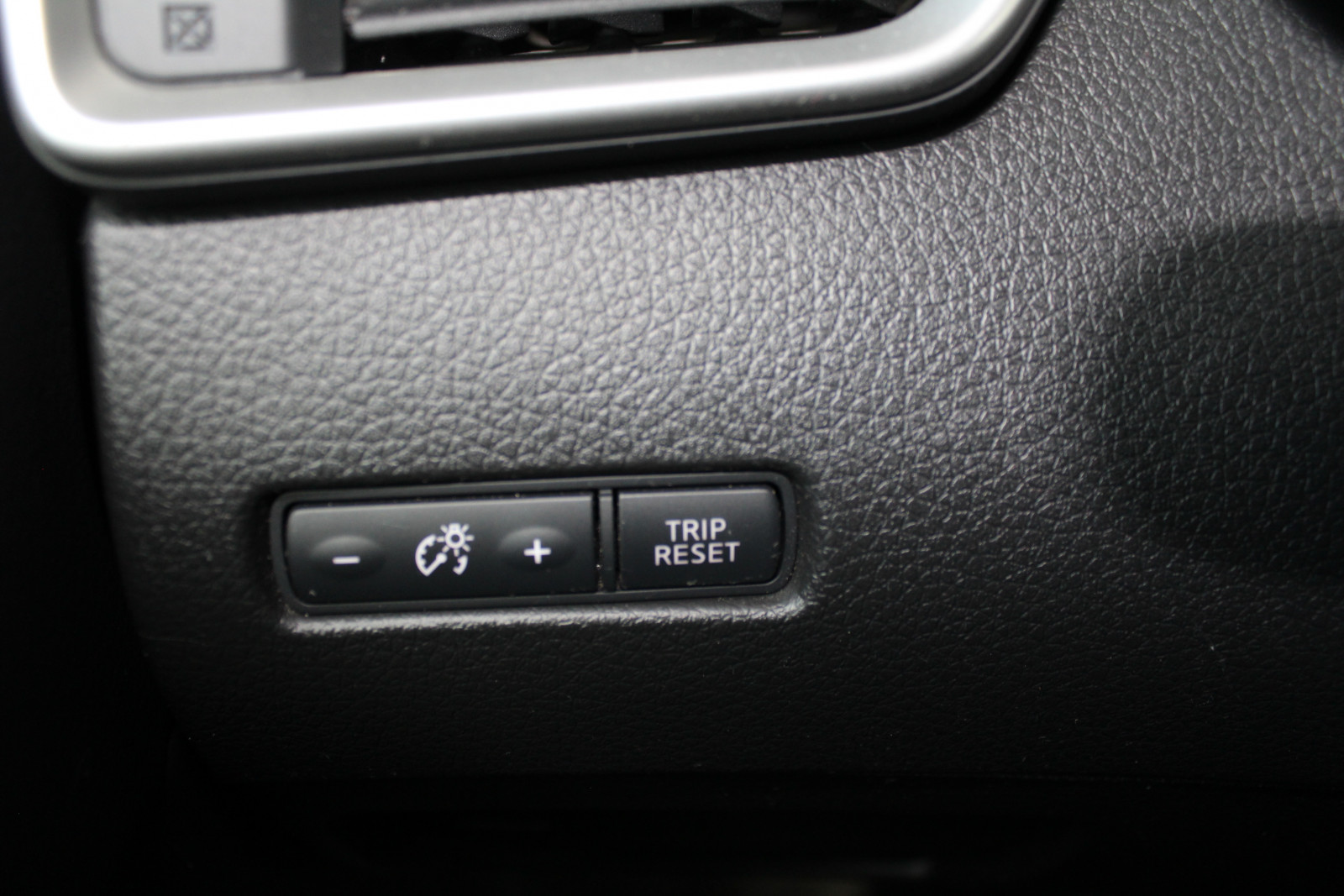 Nissan X-Trail – 1.6/130KM manualna skrzynia , tempomat , niski przebieg , FV23%