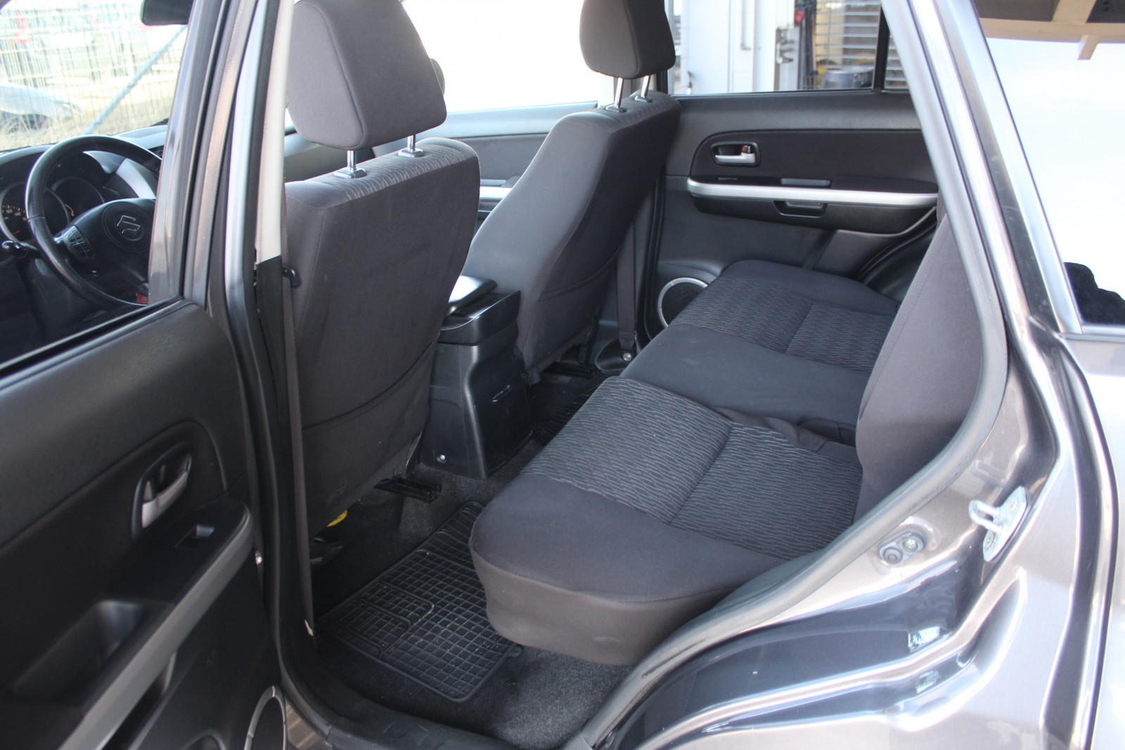 Suzuki Grand Vitara – 1.9/130KM 4×4 , premium , progi ozdobne , FV23%