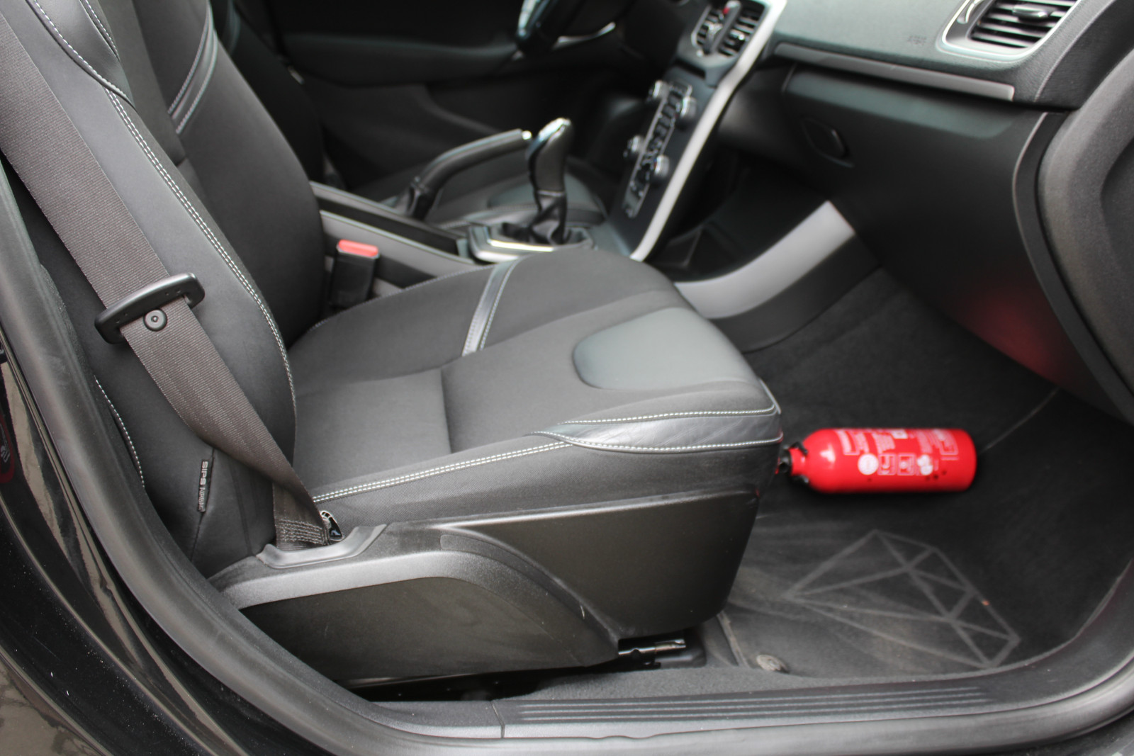 Volvo V40 – 2.0/150KM D3 , blis , kamera cofania , sam parkuje