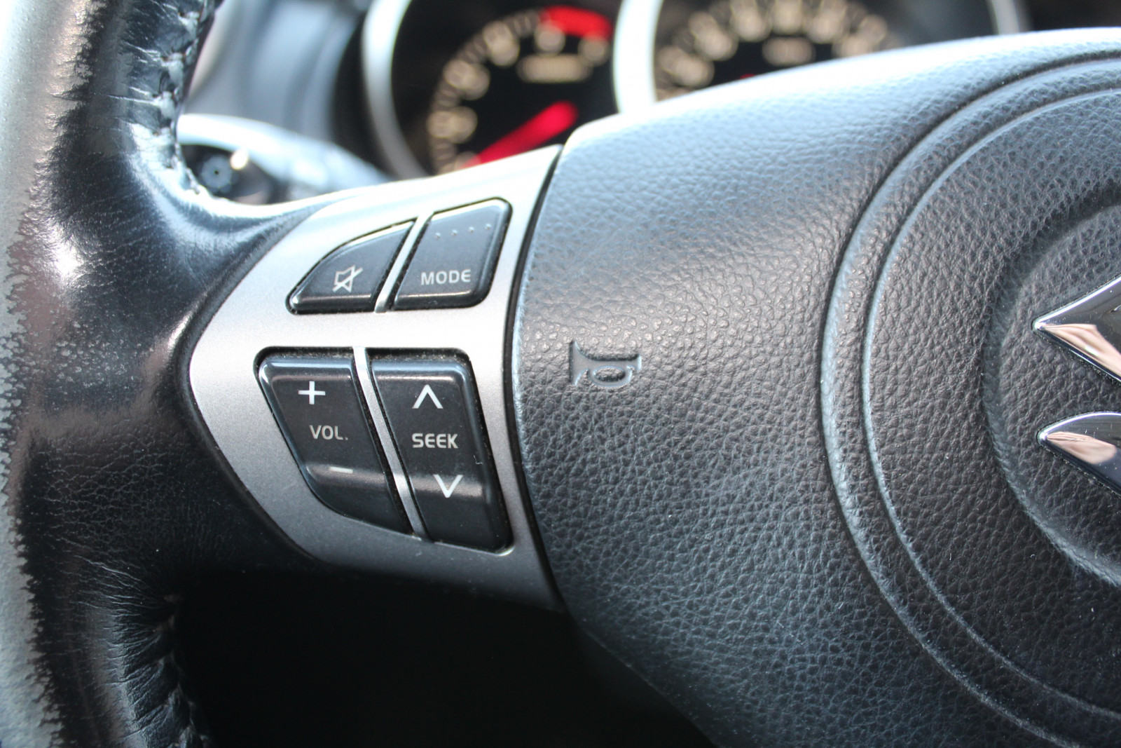 Suzuki Grand Vitara – 1.9/130KM 4×4 , premium , progi ozdobne , FV23%