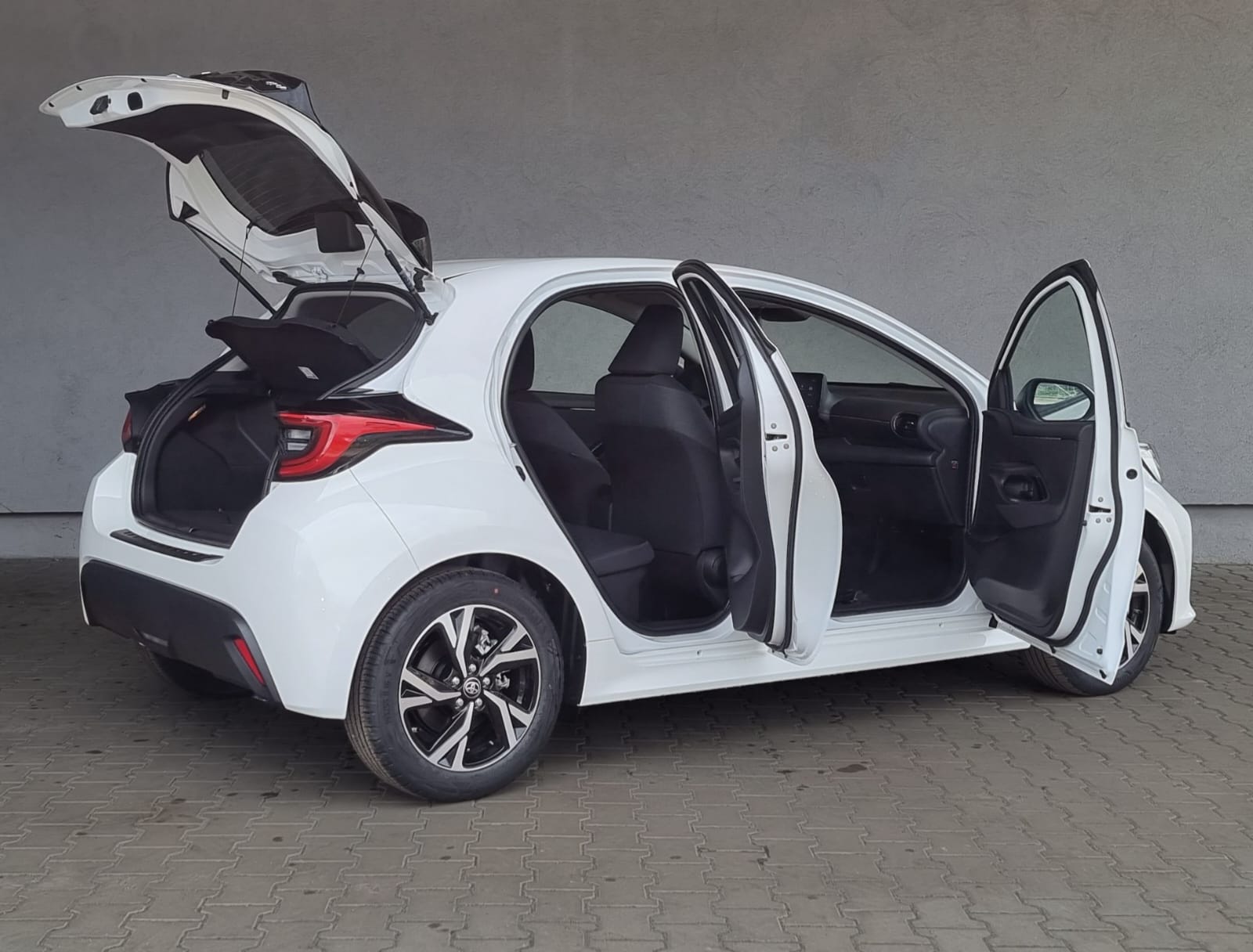 Toyota Yaris Hybrid 116 1.5 VVT-i Teamplayer