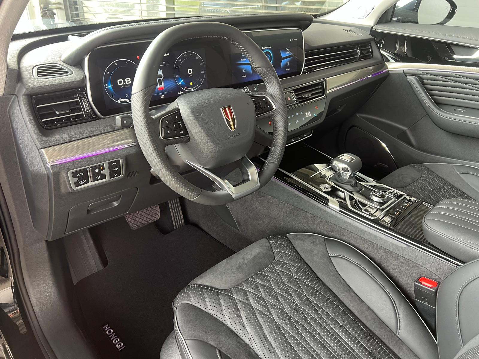 Hongqi HS5
