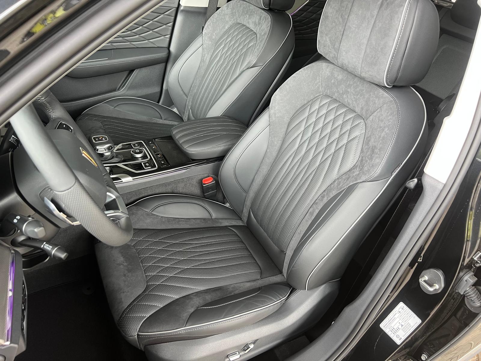 Hongqi HS5