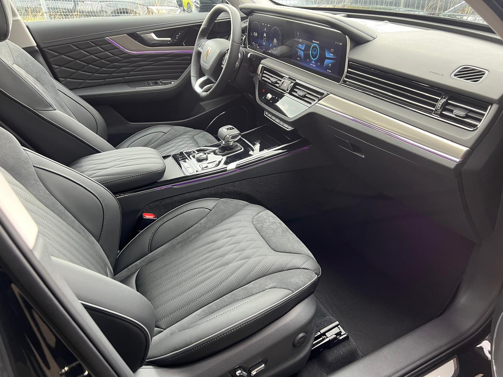 Hongqi HS5
