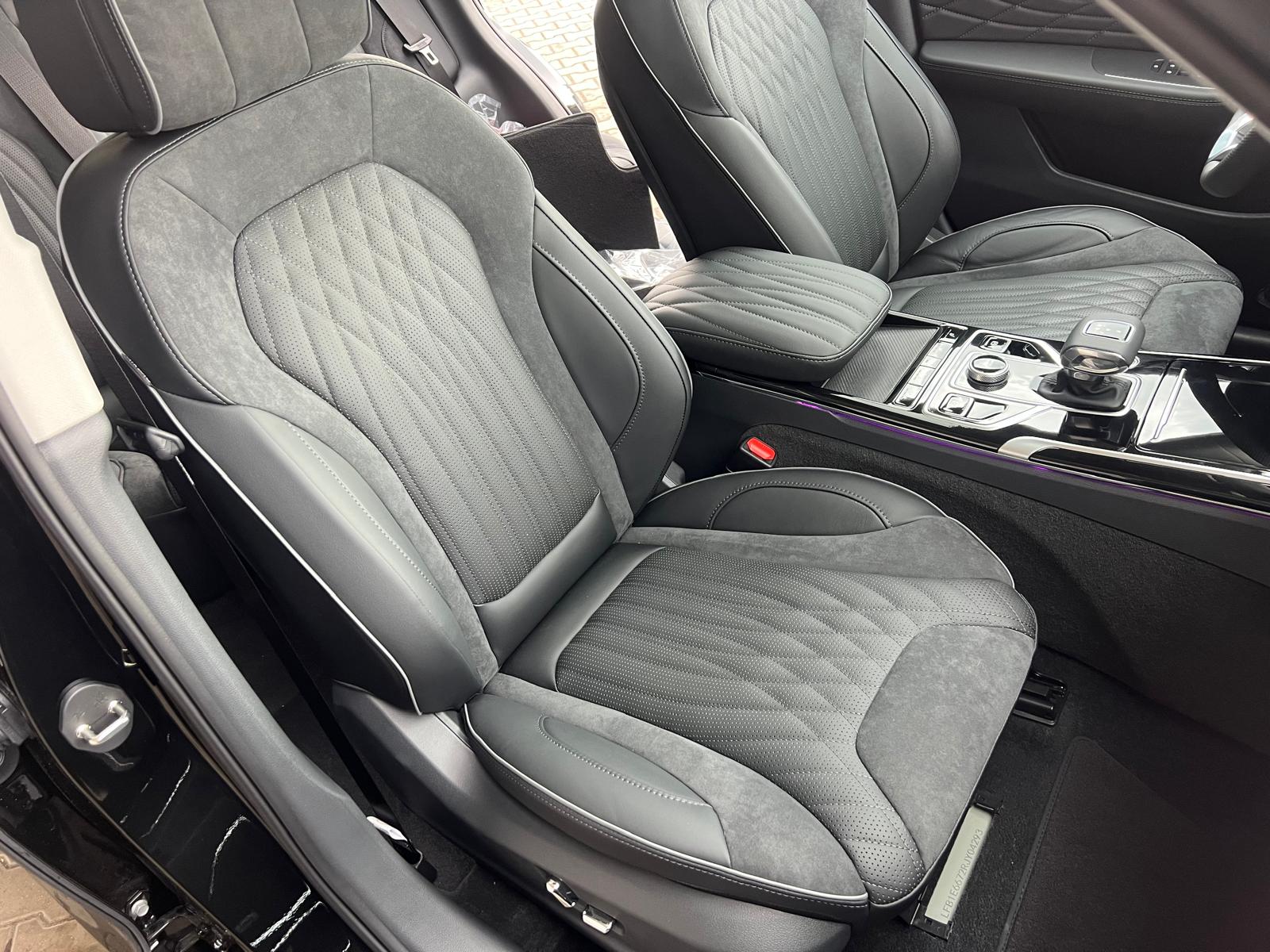 Hongqi HS5
