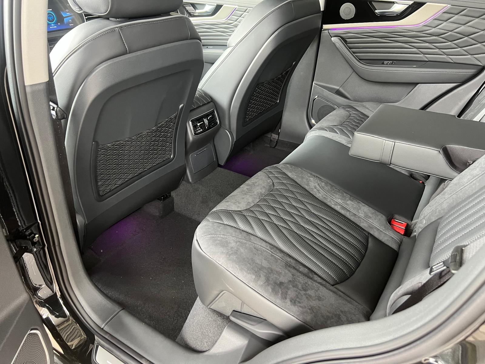 Hongqi HS5