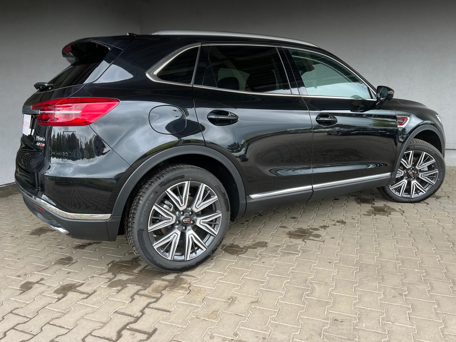 Hongqi HS5